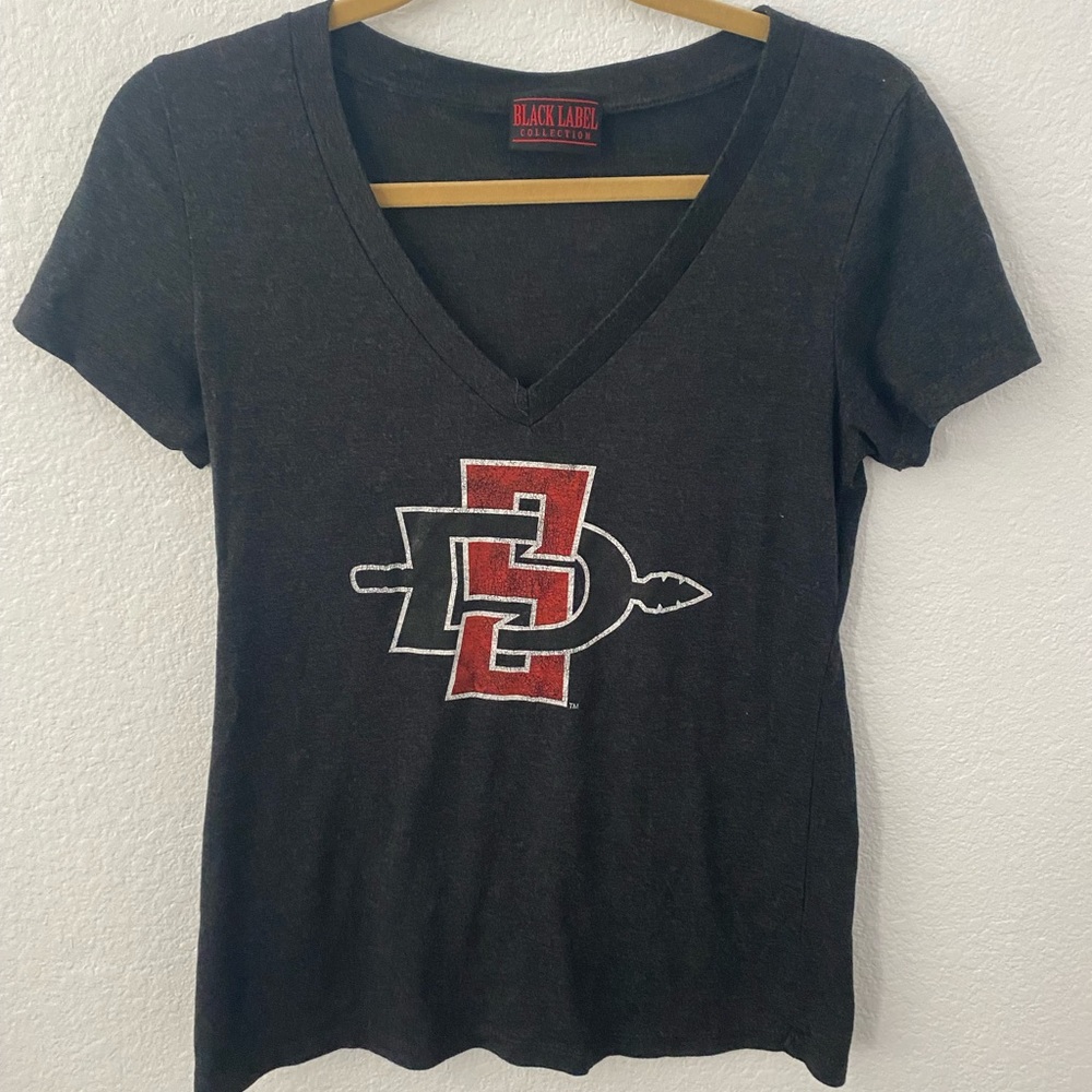 SDSU V-Neck T-Shirt🖤